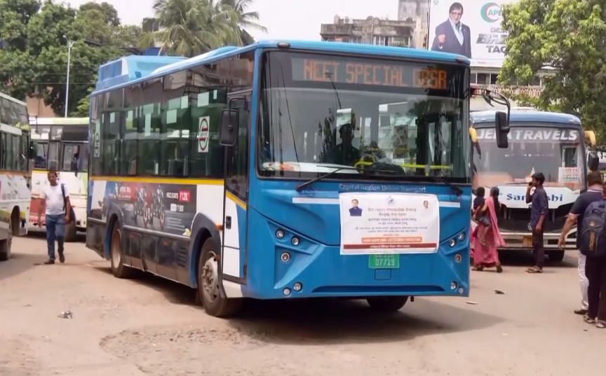 “மாணவர்களே…. ஹால் டிக்கெட்டை காட்டிட்டு ஃப்ரீயா போங்க” நீட் மறுதேர்வு எழுத இலவச சிறப்பு பேருந்துகள்…. அரசு அதிரடி ஏற்பாடு….!!