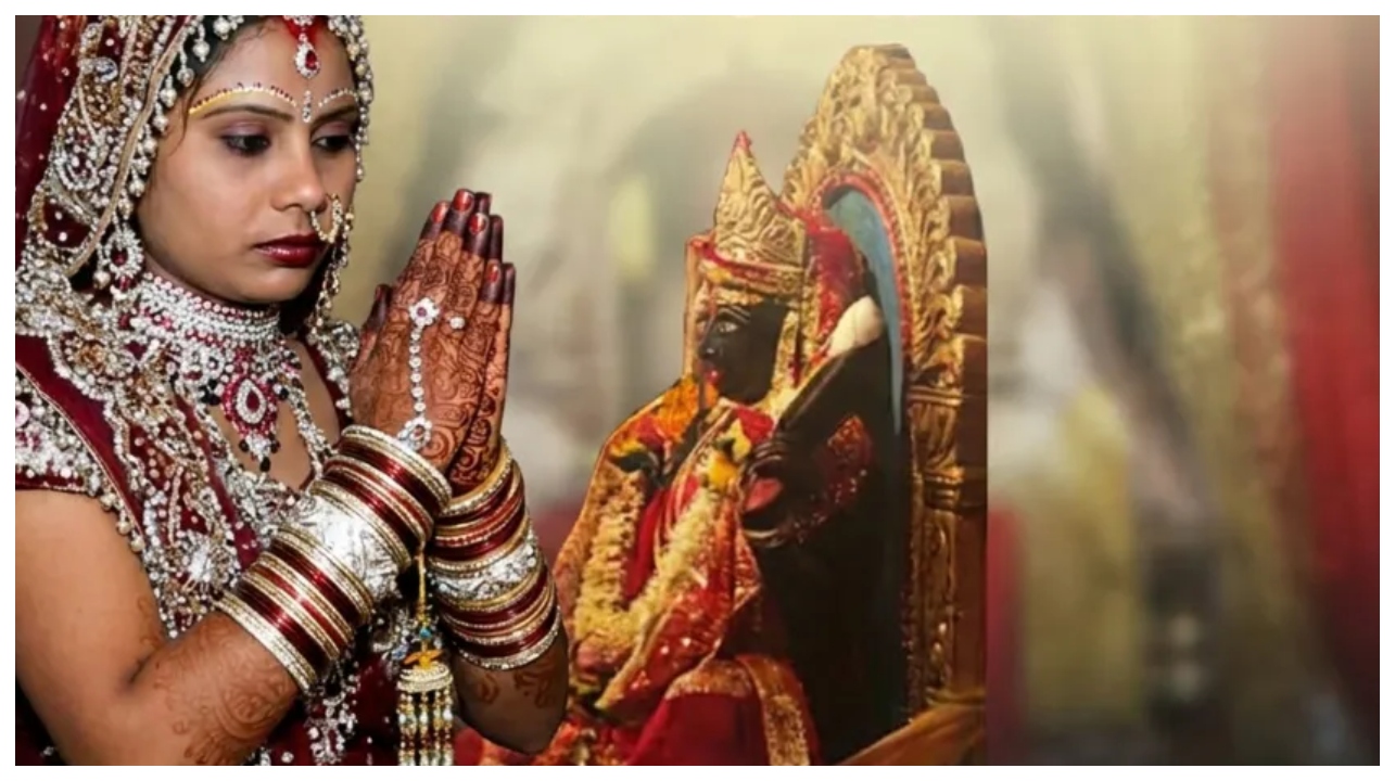 “கணவனைக் கொன்னுட்டேன்..”  சாமி முன்னாடி 10 நிமிஷம் மௌன அஞ்சலி.!   8 மணி நேரம் சடலத்தோடு இருந்த மனைவி.. அதிர வைத்த பெண்ணின்  வாக்குமூலம்..!!
