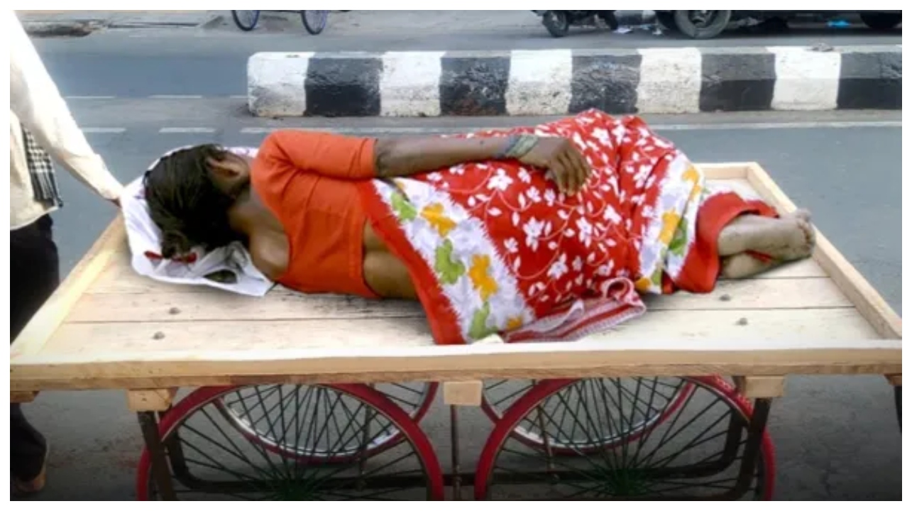 சுட்டெரிக்கும் வெயில்… கையில் காசில்லை… பாட்டியை தள்ளுவண்டியில் வைத்து வங்கிக்கு தள்ளிய பேரன் – அதிரவைக்கும் பின்னணி!