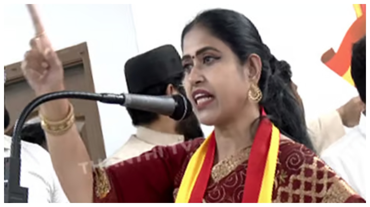 “பனையூரில் திடீரென முழங்கிய பெண் சிங்கம்”… பா.ஜ.க-வுக்கு ‘பை-பை’ சொல்லிவிட்டு தவெக துண்டு போட்ட விஜயதரணி கொடுத்த அதிரடி வாக்குமூலம்..!!!