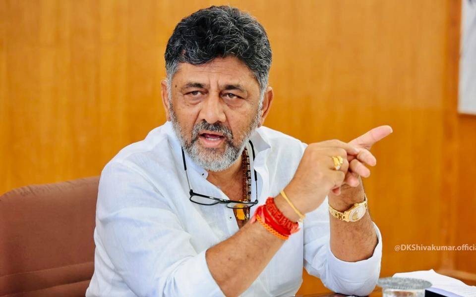 “தமிழ்நாட்டுல யார் இருந்தாலும் அரசியல் செய்வாங்க” மேகதாது அணை கட்டியே தீருவோம்….? டி.கே.சிவக்குமார் உறுதி….!!