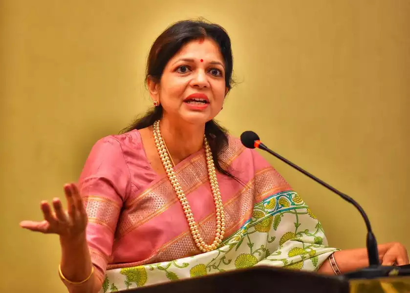 “சிரிப்பின் பின்னால் ஒளிந்திருக்கும் ரகசியம் என்ன?” முதல்வர் விஜயின் உரை குறித்து சௌமியா அன்புமணி சொன்ன ஒற்றை வார்த்தை.. அரசியல் வட்டாரத்தில் பரபரப்பு..!!