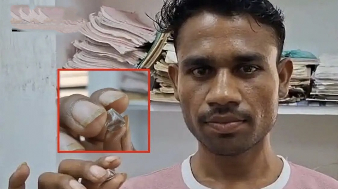 “அட என்ன இது.. ஒரே ராத்திரியில கோடீஸ்வரனா…? மண்ணைத் தோண்டியபோது ஏழை தொழிலாளிக்கு கிடைத்த அந்த பொருள்…. ஆனந்தக் கண்ணீரில் நனைந்த ஏழை குடும்பம்….!!!
