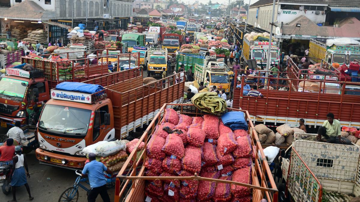 “உங்கள் பட்ஜெட் காலி.. சாமானிய மக்களுக்கு அதிர்ச்சி.. 25% உயரும் லாரி வாடகை.. காய்கறி, மளிகை விலை விண்ணை முட்டப்போகிறதா? – 15-ம் தேதி முதல் அதிரடி மாற்றம்..!!”