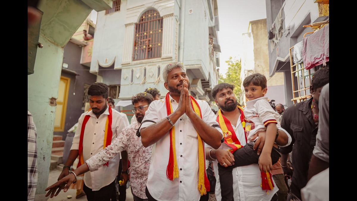 அதிகாரி இல்லை, உங்களில் ஒருவன்!” கைகட்டி நின்ற மக்களைக் கண்டித்த அமைச்சர்.. பொதுமக்களுடன் கலகலப்பாகப் பேசிய அமைச்சர் மரிய வில்சன்..!!”