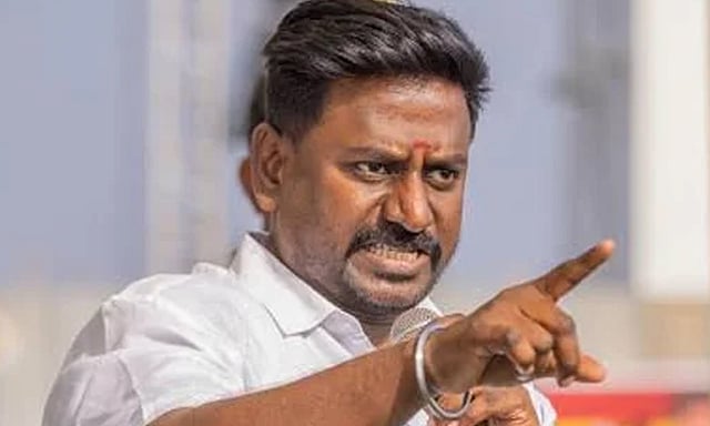 “நான் அமைச்சராக இதைச் சொல்லவில்லை.. “எந்த நேரத்திலும், எந்தப் பள்ளிக்கும் நேரில் வருவேன்!” கல்வித்துறை அமைச்சர் கொடுத்த அதிரடி உத்தரவு.. பள்ளிகளுக்கு விடுத்த முக்கிய வேண்டுகோள்..!!”