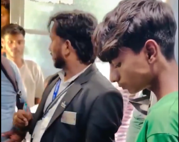 கைகளில் சூடு… உழைத்த சம்பளமும் இல்லை! ரயிலில் அழுத சிறுவனுக்கு TTE செய்த நெகிழ்ச்சி காரியம்!