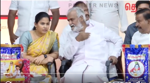’தற்குறி கூட்டம், கவர்ச்சி கூட்டம்….’ நாங்க அத பண்ணுவோம் இத பண்ணுவோம்னு பொய்யான வாக்குறுதி கொடுத்து… தவெக பெயரைச் சொல்லாமல் மேடையில் வறுத்தெடுத்த மேயர் பிரியா..!!