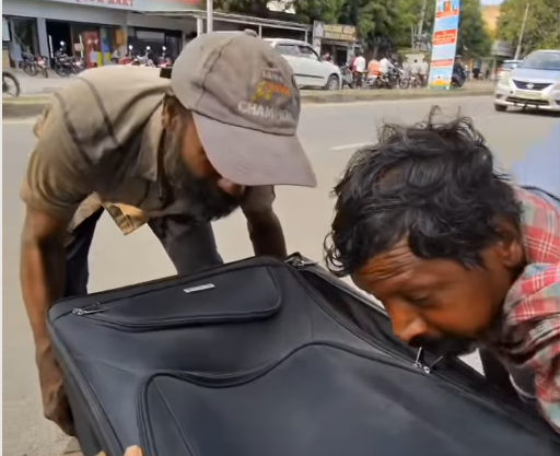 பயம், இரக்கம் எதுவுமே இல்லையா? சூட்கேஸிற்குள் கட்டப்பட்டிருந்த சிறுமி…  வைரல் வீடியோவின் பகீர் பின்னணி!
