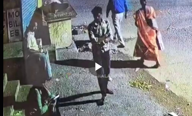 “திருடன்.. திருடன்.. மக்களே உஷார்!.. “சுத்தி என்ன நடக்குதுன்னே தெரியாம மொபைல் பார்க்காதீங்க!”.. பேருந்துக்காகக் காத்திருந்த பெண்ணுக்கு நேர்ந்த விபரீதம்..‌‌ அதிர்ச்சி வீடியோ..!!