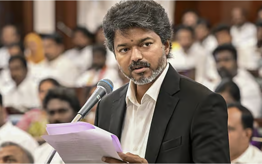 “நான் ஒன்னும் நேத்து ஷூட்டிங் ஸ்பாட்ல இருந்து கிளம்பி வந்து இன்னைக்கு முதலமைச்சராகல , முதல்ல அதை நல்லா புரிஞ்சுக்கோங்க!” சட்டமன்றத்தில் எதிர்க்கட்சிகளைப் பார்த்துப் பாய்ந்த முதலமைச்சர் விஜய்..!!