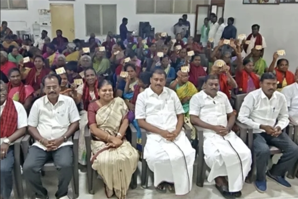 “கூட்டணி வச்சது ஒரு குத்தமாயா?” காங்கிரஸ் தலைமைக்கு விழுந்த பலத்த அடி…. 75 நிர்வாகிகள் திமுகவில் ஐக்கியம்….!!