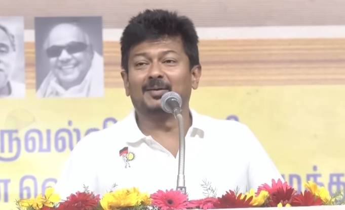 ​”அமைச்சருக்கே அவரோட இலாக்கா தெரியல…. இதுதான் அவங்க லட்சணம்”   தவெக-வை வறுத்தெடுத்த எதிர்க்கட்சித் தலைவர் உதயநிதி….!!