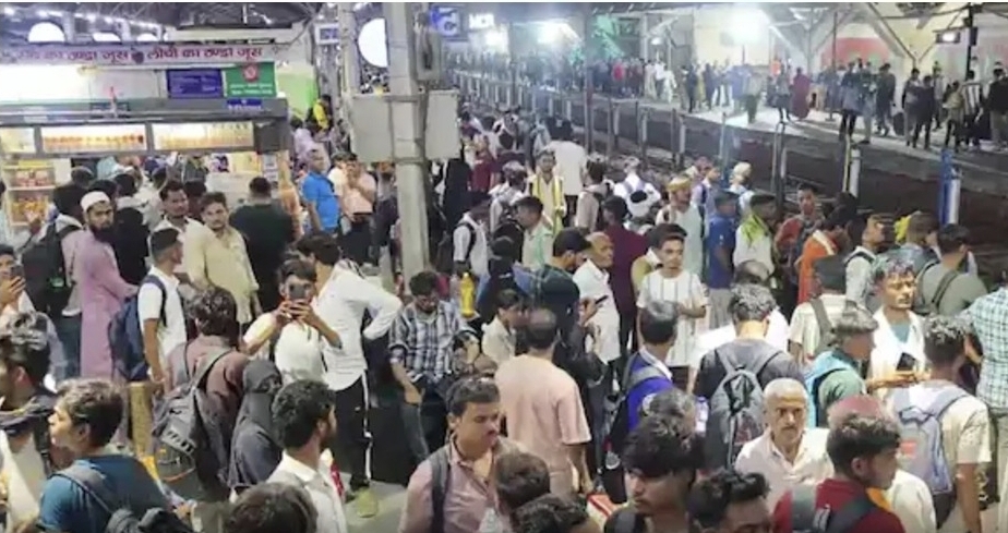“நிலைமை கைமீறி போகுது…. உடனே ஆர்மி போர்ஸ இறக்குங்க” போலீஸ் தேர்வுக்காக குவிந்த கூட்டம்….!!