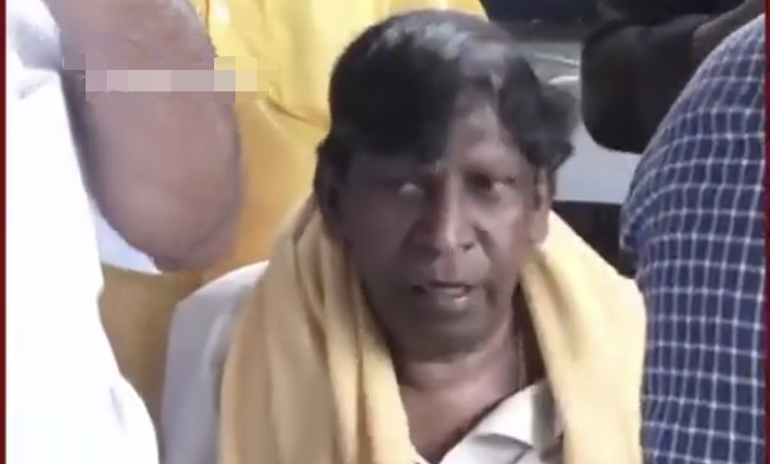 உடலைப் பார்த்து கதறி அழுத வடிவேலு மயக்கம்…. இயக்குநர் இமயம் பாரதிராஜா மறைவில் உடைந்த வைகைப்புயல்…. தேனியில் பரபரப்பு….!!