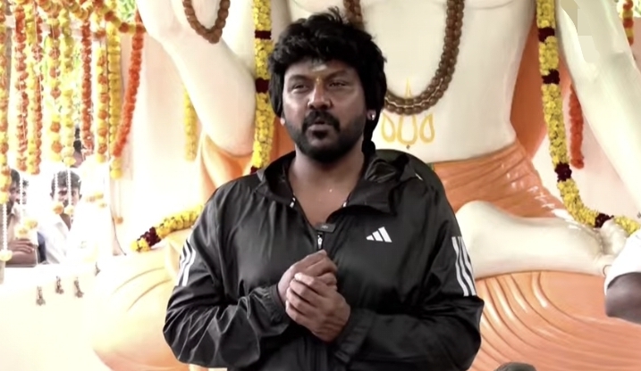 “எங்க அம்மாவை அந்த ஸ்டேஜ்ல உட்கார வச்சு….”  ரசிகர்கள் எல்லாரையும் கூப்பிட்டு…. லாரன்ஸ் எடுத்த அந்த ‘மாஸ்’ முடிவு….!!