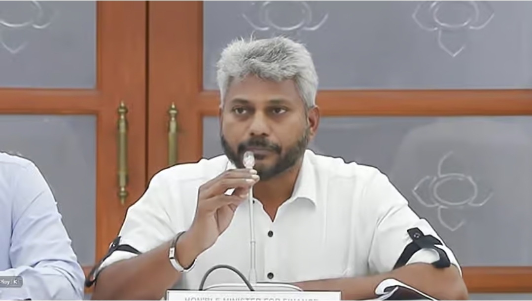 “ஒவ்வொருத்தர் தலையிலேயும் இவ்ளோ கடனா?”.. தவெக அரசு வெளியிட்ட அதிரடி வெள்ளை அறிக்கை.. அதிர்ச்சியில் உறைந்த தமிழக மக்கள்