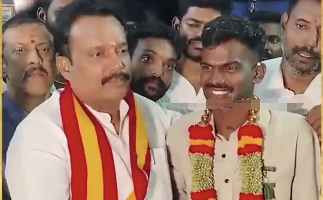 “நீங்க நாட்டுக்கே பெருமை” ராணுவ வீரர் காலில் விழுந்த கம்பம் எம்.எல்.ஏ…. எக்ஸ் தளத்தில் வைரலாகும் பகீர் வீடியோ….!!