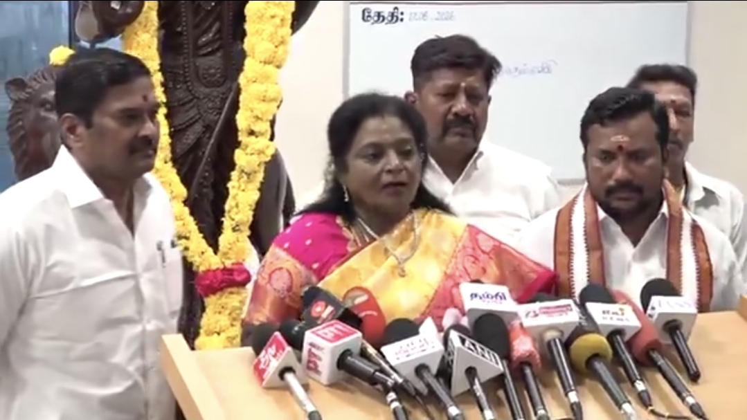 “பெண்கள் பாதுகாப்பில் ‘டோட்டல் ஃபெயில்'” போர்க்கால நடவடிக்கை ஏன் இல்லை…. முதலமைச்சர் விஜய்யிடம் கேள்வி கேட்டு தெறிக்கவிட்ட தமிழிசை….!!