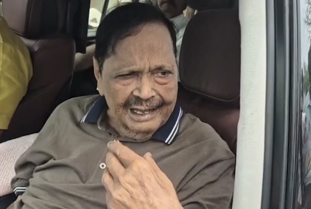 “சிறு பிள்ளைத்தனமா பண்ணிட்டாங்க…. அதுக்காக வெறுக்க முடியுமா?” மக்கள் செய்த காரியத்தால் திமுக மூத்த தலைவர் வருத்தம்….!!