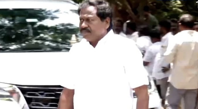 “உயிரிழந்தோர் குடும்பங்களுக்கு உரிய நிதி…. முதல்வர் அறிவிப்பார்”   பாதிக்கப்பட்டவர்களைச் சந்தித்த எம்.எல்.ஏ விஜயகுமார் பேட்டி….!!