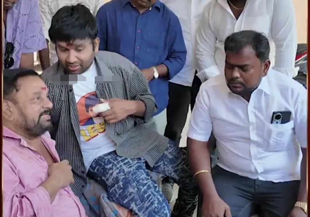 ​”பாவா லட்சுமணனுக்கு இந்த நிலைமையா….? என்னால பாத்துட்டு இருக்க முடியாது” உடனே 2 லட்சம் ரூபாய் கொடுத்து உதவிய லெஜண்ட் சரவணன்….!!