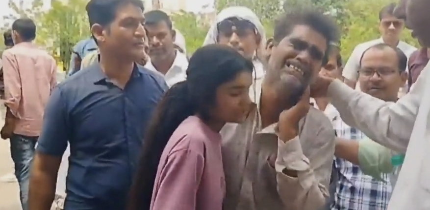 “70 ஆயிரம் கடன் வாங்கி படிக்க வச்சேனே சாமி” மயங்கி விழுந்த ஏழை தந்தை… நீட் தேர்வு எழுத முடியாமல் கேட் வாசலில் கதறிய மாணவி….!!