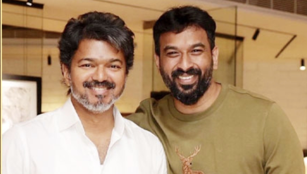 “நான் எழுத வர்றதுக்கு முன்னாடியே அவர் இமாலய நட்சத்திரம்” CM விஜய் சொன்ன வார்த்தையால் கலங்கிய பாடலாசிரியர் விவேக்….!!