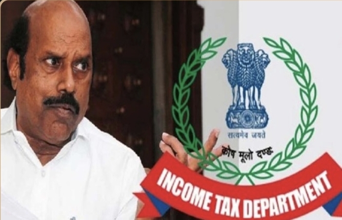 “காரை மடக்கி சூட்கேஸை தூக்கிய அதிகாரிகள்…. உள்ளே இருந்த அந்த ரகசிய ஆவணம் என்ன?” எ.வ.வேலுவுக்கு இறுகும் பிடி…. அலறும் திமுக….!!