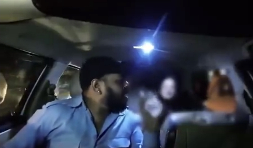 ​”என் முகவரியை கூட வச்சுக்கோங்க…. பத்திரமா கூட்டிட்டு போறேன்” பயத்தை போக்கி தங்கச்சியாக பார்த்த டெல்லி கேப் டிரைவர்…. நெட்டிசன்களை உருக வைத்த வைரல் பதிவு….!!