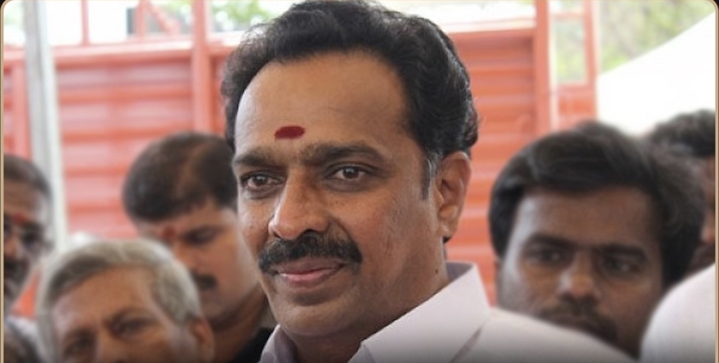 அதிமுகவில் அடுத்தடுத்து விழும் விக்கெட்டுகள்…. MLA எம்.ஆர்.விஜயபாஸ்கர் திடீர் ராஜினாமா…. அடுத்து நடக்கப்போவது என்ன….?