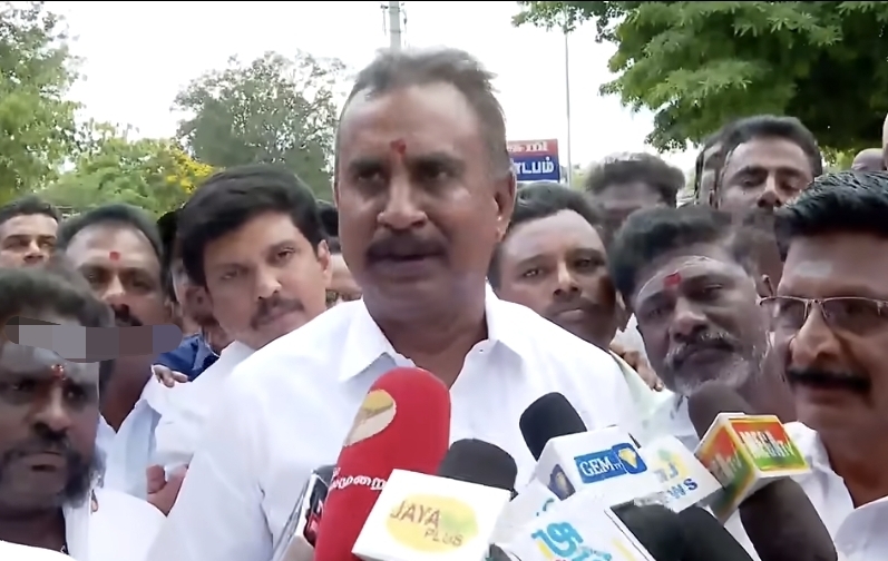 “ஏன்…. நான் அண்ணா திமுக-வில இருக்கக்கூடாதா?” நீங்களே ஒரு முடிவு பண்ணிடுவீங்களா….? தவெக போறதா வந்த வதந்தி…. எஸ்பி வேலுமணி கொடுத்த அந்த நக்கல் பதில்….!!