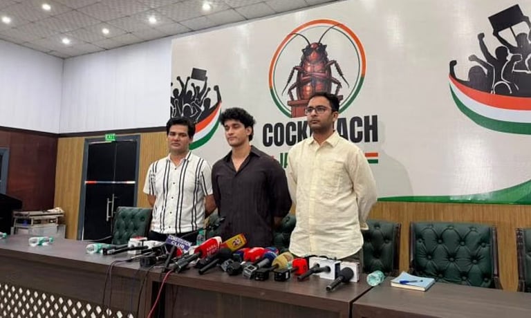 “கரப்பான்பூச்சி கட்சி கூட களத்துல இறங்கிடிச்சு… ஆனா நீங்க?!” – இணையத்தைக் கலக்கும் நெட்டிசன்களின் அதிரடி கேள்வி!!…