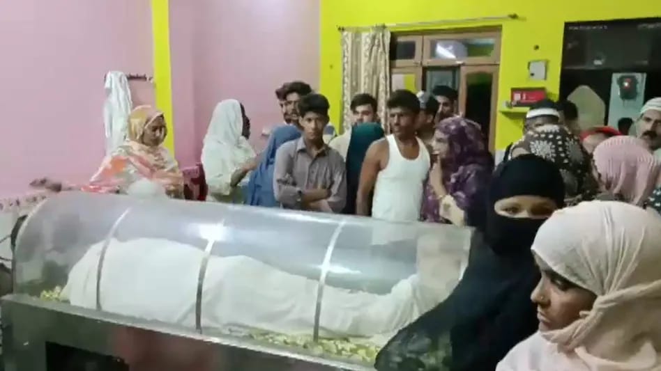 “திருமண மேடையில் மகளின் கனவு கலைந்து”… பணத்துக்காக பறிபோன அப்பா உயிர்… மணமேடை பிண மேடையாக மாறிய சோகம்..!