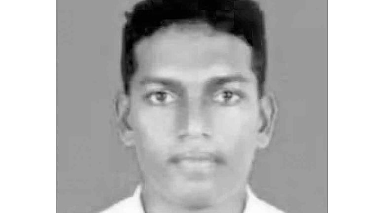 இவருதாங்க ரியல் சூப்பர் ஸ்டார்..! “தாய் மகளின் உயிரை காக்க தன்னுயிரையே நீத்த கடற்படை வீரர்”… கேரளா அரசின் உயரிய மரியாதை…!!!!