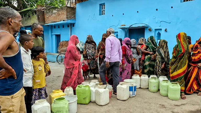 வேலை இருக்கு காசு இருக்கு..  ஆனாலும் பொண்ணு தர மாட்டோம்… ஒரு ஊர் இளைஞர்களே திருமணத்துக்காக ஏங்கும் அவலம்… காரணம் தெரிஞ்சா ஆடிப் போயிடுவீங்க..!!