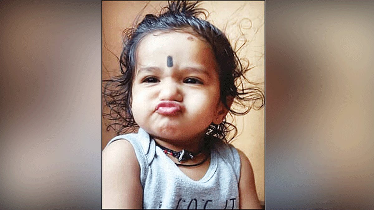 தாயின் இடுப்பில் இருந்த குழந்தைக்கு நடந்த பயங்கரம்..! தென்னை மரத்திலிருந்து விழுந்த தேங்காய்… மண்டை உடைந்து பறிபோன பிஞ்சு உயிர்…!!!