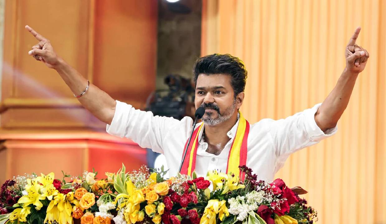விஜய் காட்டுன ‘கிரீன் சிக்னல்’ ஒட்டுமொத்தமாய் காலியாகும் அதிமுக.. தவெக ஆபீஸில் குவியும் பெரும் புள்ளிகள் – பின்னணி என்ன?
