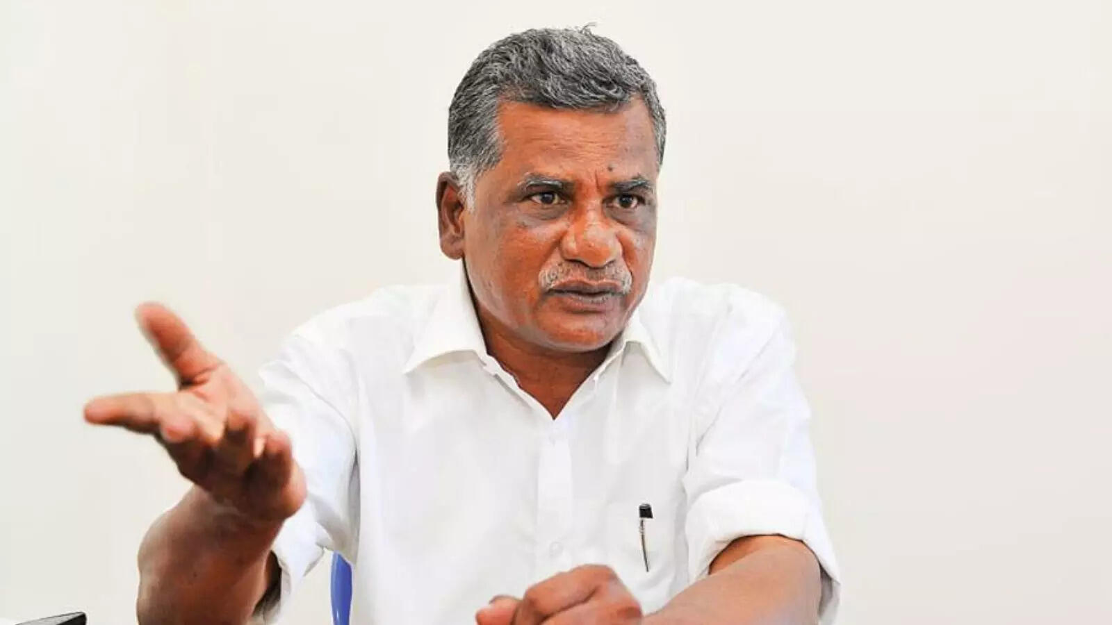 “அக்கரைக்கு போன பின் தான் ‘இதற்கு அதுவே மேல்’னு புரியும்..  ‘ஆடுகள்’ கதையைக் கூறி முத்தரசன் அதிரடி..!!!