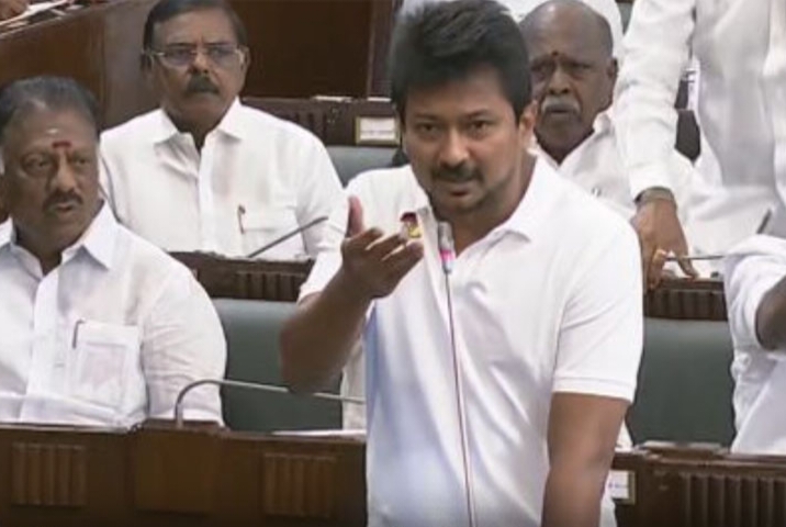 நாங்க வீட்டுக்கு போய் TV பார்த்தா ஒரு அமைச்சர் இன்னமும் பேசுறாரு..! “நான் பேசும்போதே முடிஞ்சிட்டுன்னு சொன்னீங்க”… அப்ப இது என்ன மரபு..? டென்ஷனான உதயநிதி..!!