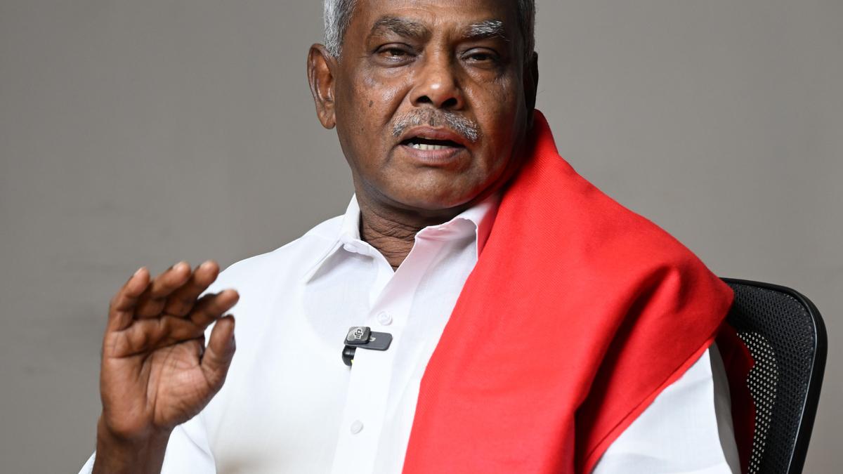 “ஸ்டாலினோ எடப்பாடியோ.. யார் சொன்னாலும் அது தப்பு!”… மக்களால் தேர்ந்தெடுக்கப்பட்ட ஆட்சி பற்றி மார்க்சிஸ்ட் கம்யூனிஸ்ட் பளிச் கருத்து..!!!!