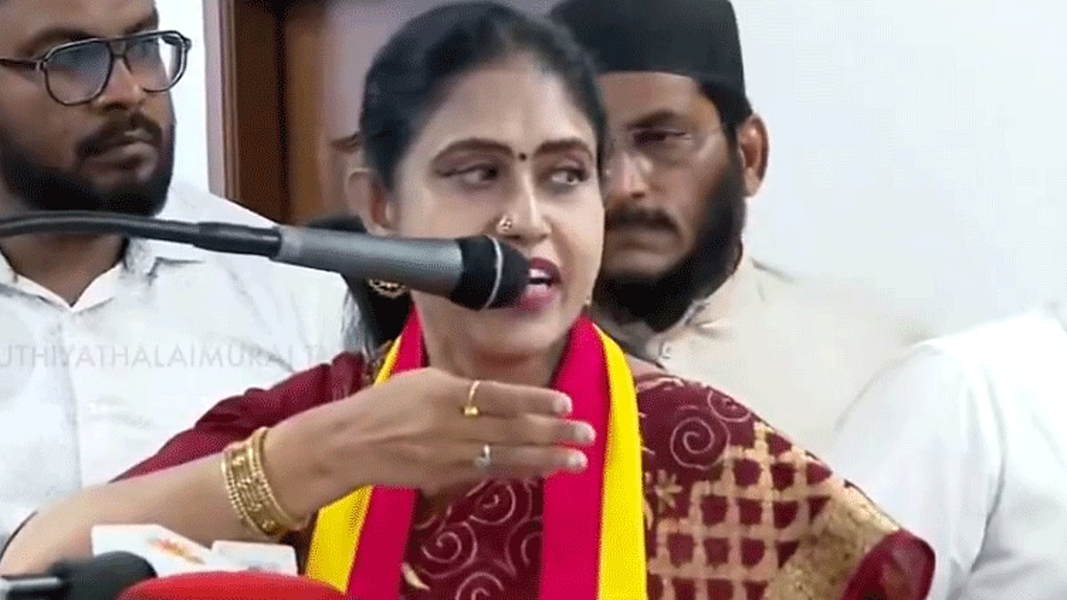 ​”பாஜக இப்போ ஸ்டார்ட் ஆகாத வண்டியா ரோட்டுல நிக்குது” ​நாலு அஞ்சு தலைவர்களை வச்சுக்கிட்டு என்ன பண்ணுவீங்க….? விஜயதாரணி அனல் பறக்கும் பேச்சு….!!