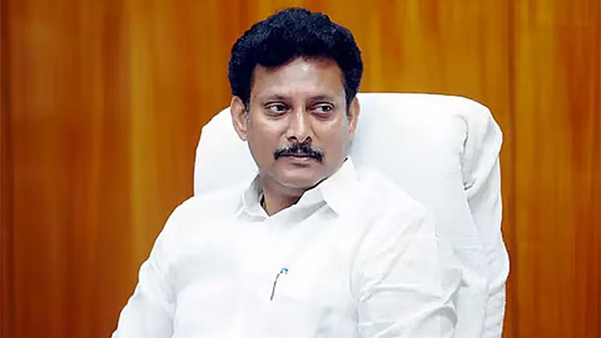 ​“பேர்களை வேணும்னா அழிக்கலாம்…. ஆனா வரலாற்றை உங்களால தொடக்கூட முடியாது” தவெக அரசுக்கு அன்பில் மகேஷ் சவால்….!!