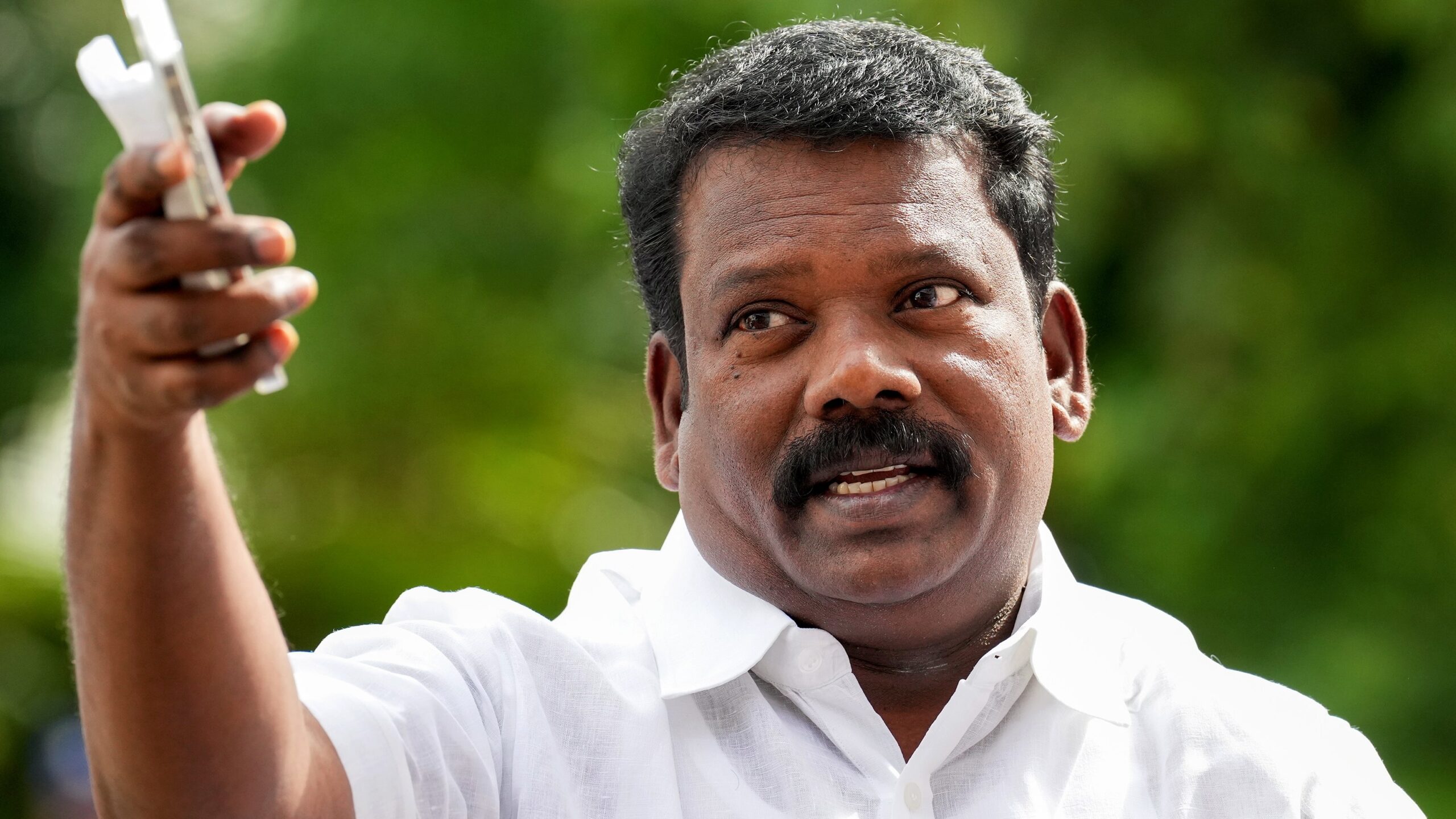 “இனி பதவியில் தொடர விரும்பல!”… தலைவர் பதவியை தூக்கி எறியத் துணிந்த செல்வப்பெருந்தகை.. கார்கே கொடுத்த அவசரக் கட்டளை.. உடைந்து பேசிய தமிழ்நாடு காங்கிரஸ் தலைவர்..!!!