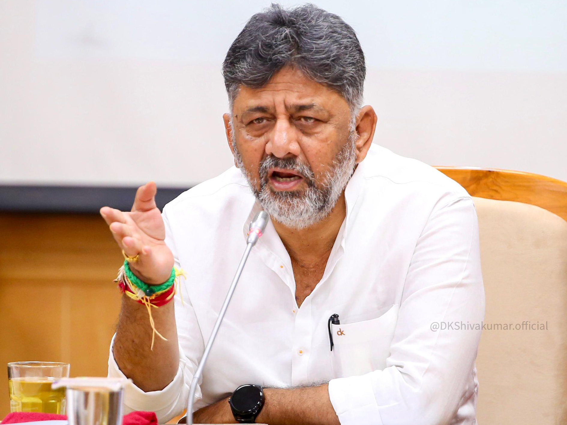 “அமைச்சரவையில் ஒரு பெண் கூட இல்லை!” என கிளம்பிய விமர்சனம்.. எதிர்க்கட்சிகளின் வாயை அடைக்க டி.கே.சிவகுமார் கொடுத்த ‘அதிரடி விளக்கம்’..!!