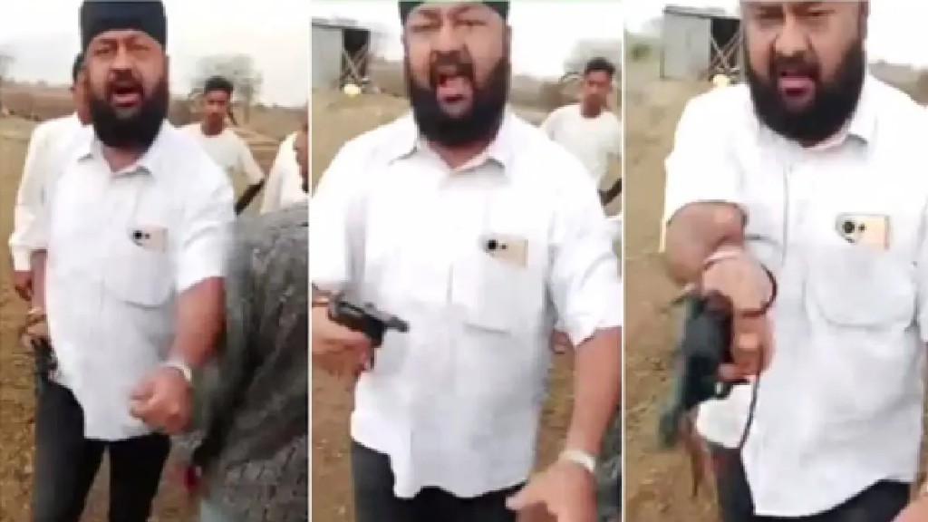 இங்கு ஜேசிபி ஓடணும்..! இல்லனா துப்பாக்கியால் சுட்டுக் கொன்றுவேன்… பகிரங்கமாக விவசாயியை மிரட்டிய காங்கிரஸ் தலைவர்… வைரலாகும் பரபரப்பு வீடியோ..!!