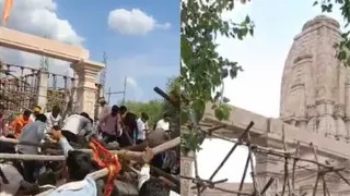 அனுமன் கோவிலில் பயங்கரம்..! திடீரென இடிந்து விழுந்து மேற்கூரை… 40 பக்தர்கள் வரை இடிபாடுகளில் சிக்கித் தவிப்பு… தொடரும் மீட்பு பணிகள்..!!