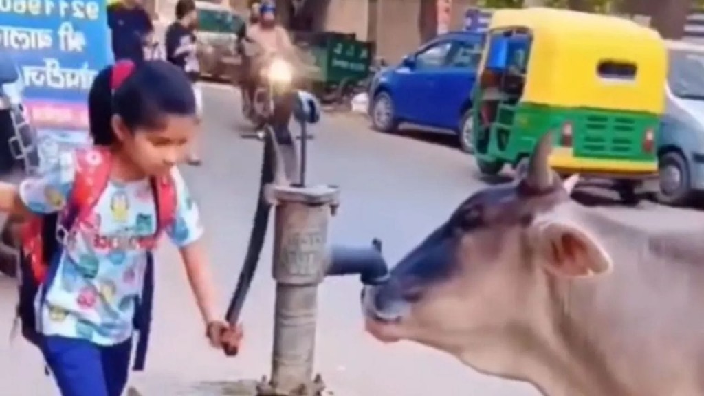 ரொம்ப தாகமா இருக்கு..! “பரிதாபமாக நின்ற பசு”… வாயில்லா ஜீவனின் ஏக்கத்தை புரிந்த சிறுமி… அடுத்து நடந்த சம்பவம்.. பெற்றோரின் வளர்ப்பை பாராட்டணும்.. க்யூட் வீடியோ..!