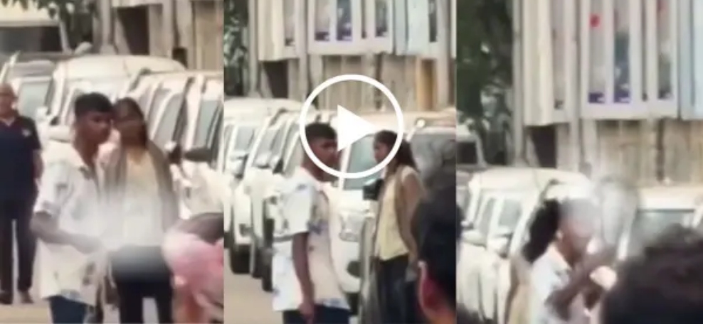 “சுற்றிப் பார்க்க வந்த இடத்தில் இப்படியா?”.. – நடுரோட்டில் மனைவியைக் கொடூரமாக வெட்ட அரிவாளைத் தூக்கிய கணவன்.. அலறியடித்த பயணிகள்.. வைரலாகும் பதற வைக்கும் வீடியோ..!!