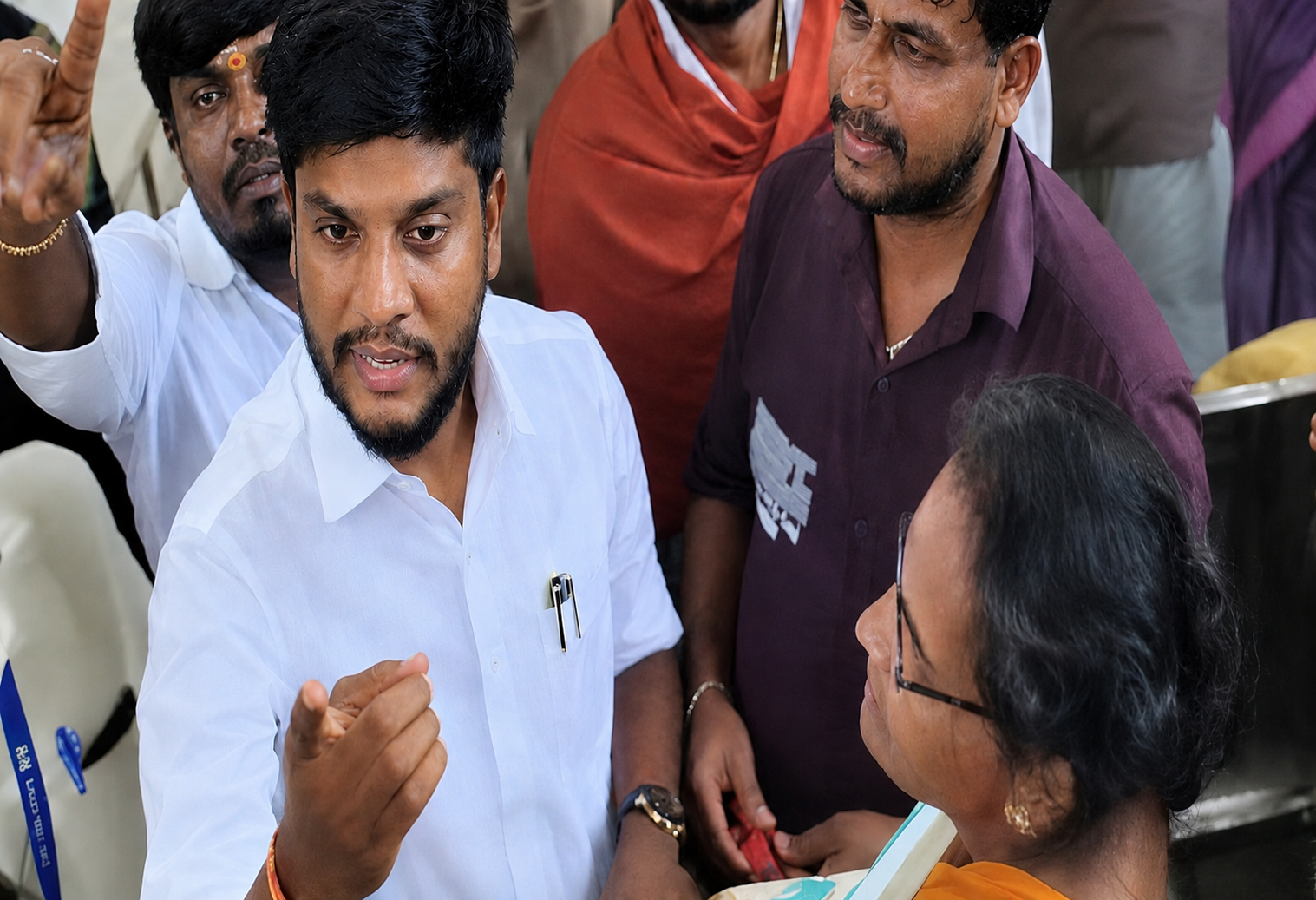“கோவிலுக்குள்ள வச்சு இப்படி பண்ணாதீங்க சொல்லிட்டேன்” முதல்வர் விஜய் பெயரை சொல்லி கோஷம்…. எச்சரித்த தவெக அமைச்சர் ரமேஷ்….!!